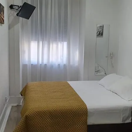 Royal Hostel *