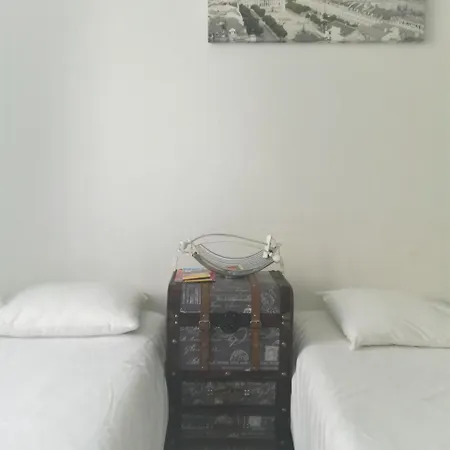 Royal Hostel *